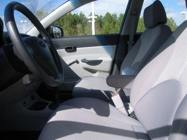 Hyundai Accent 2010 photo 3
