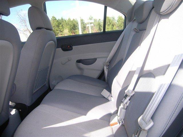 Hyundai Accent 2010 photo 4