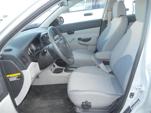 Hyundai Accent 2010 photo 2