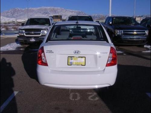 Hyundai Accent 2010 photo 2