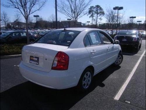 Hyundai Accent 2010 photo 4