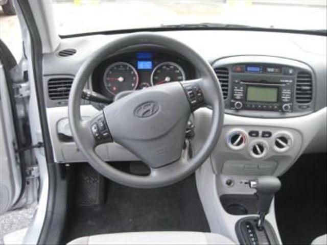 Hyundai Accent 2010 photo 3