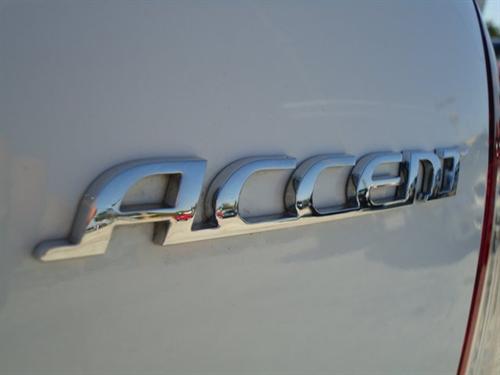 Hyundai Accent 2010 photo 2