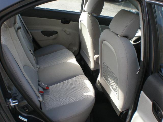 Hyundai Accent 2010 photo 4