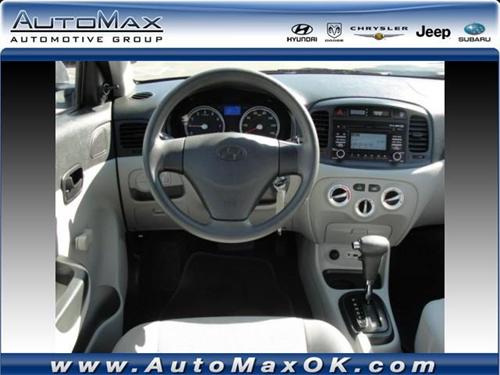 Hyundai Accent 2010 photo 4