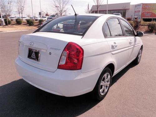 Hyundai Accent 2010 photo 4