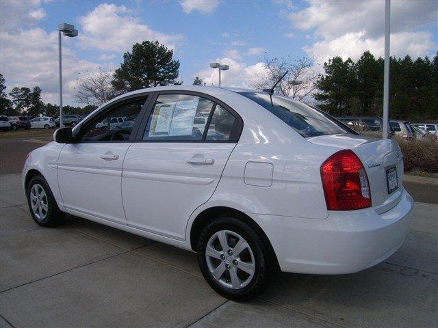 Hyundai Accent 2010 photo 1
