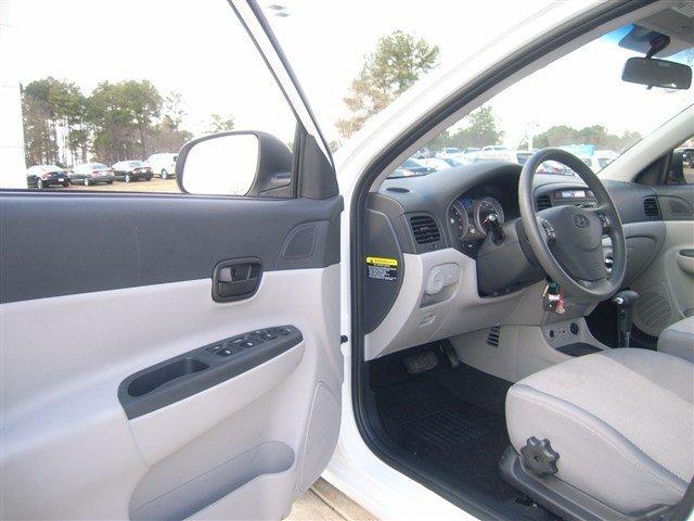 Hyundai Accent 2010 photo 3