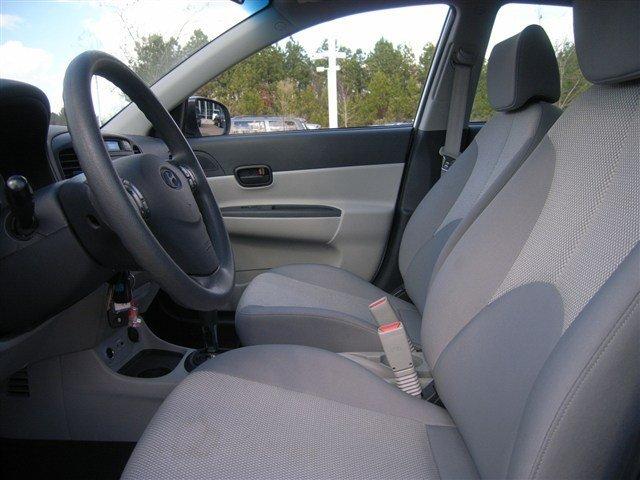 Hyundai Accent 2010 photo 4