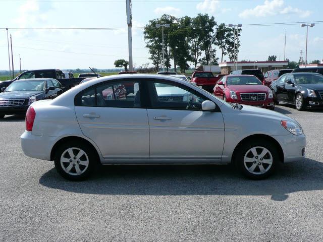 Hyundai Accent 2010 photo 3