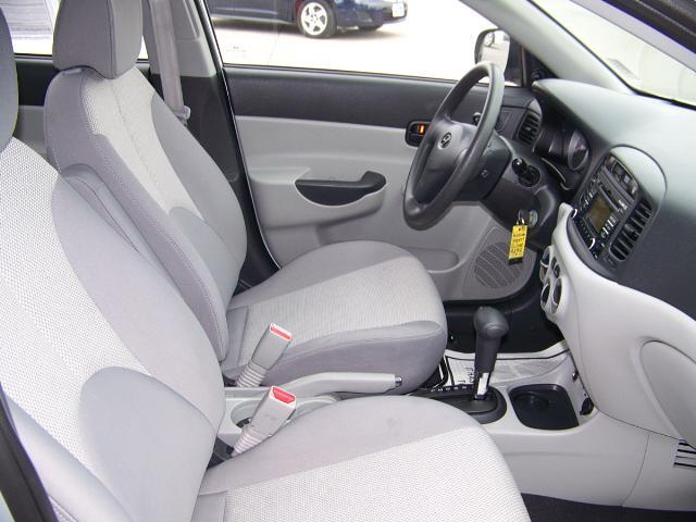 Hyundai Accent 2010 photo 1