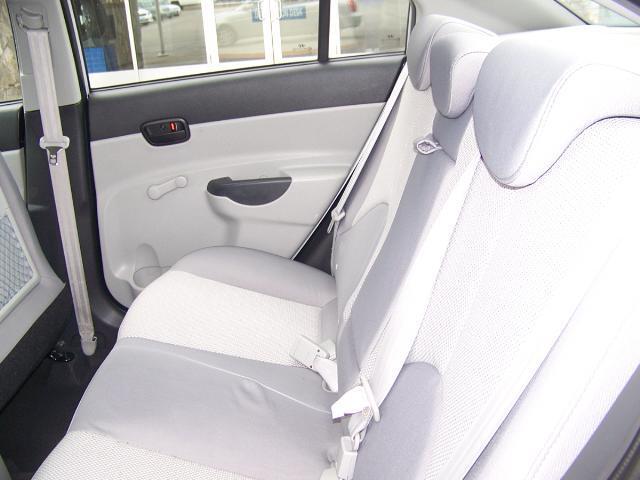 Hyundai Accent 2010 photo 2