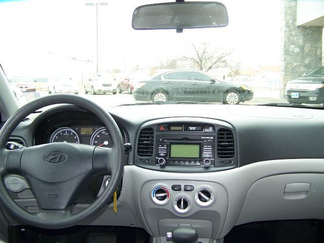 Hyundai Accent 2010 photo 3