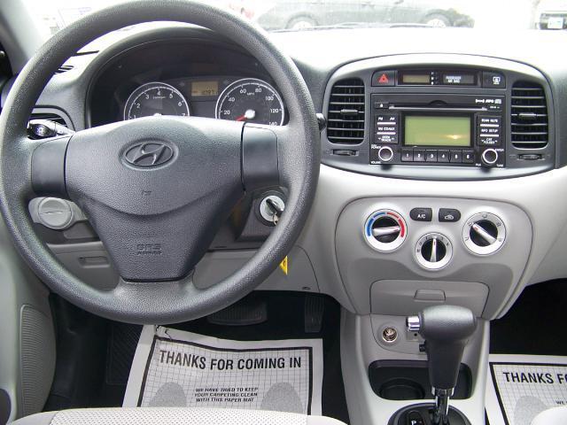 Hyundai Accent 2010 photo 4