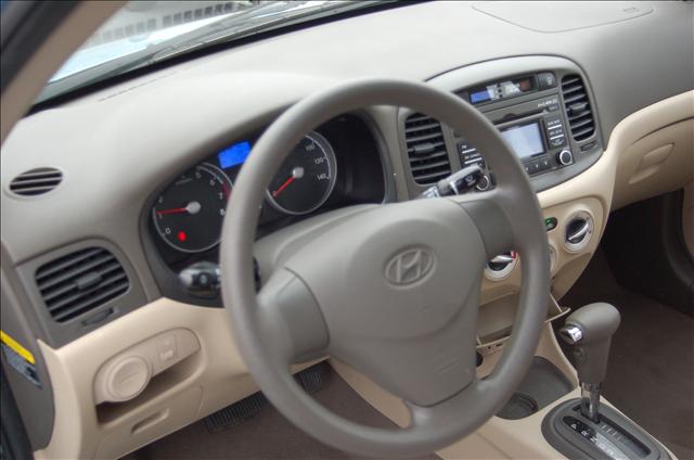Hyundai Accent 2010 photo 2