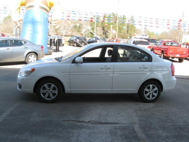 Hyundai Accent 2010 photo 1