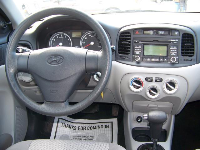 Hyundai Accent 2010 photo 3