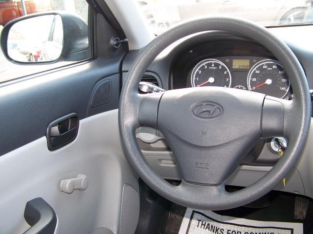 Hyundai Accent 2010 photo 4
