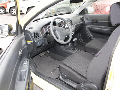 Hyundai Accent 2010 photo 3
