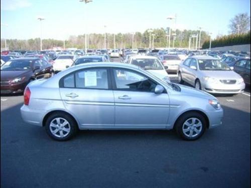 Hyundai Accent 2010 photo 3