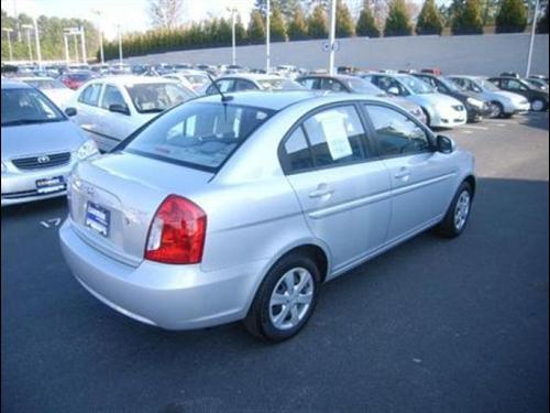 Hyundai Accent 2010 photo 4