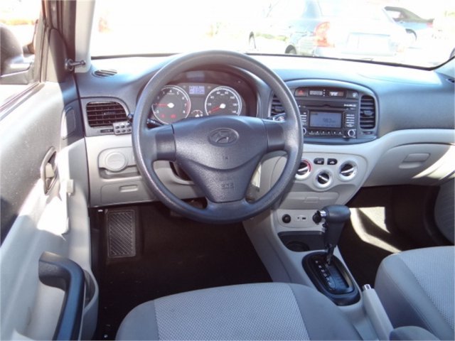 Hyundai Accent 2011 photo 2