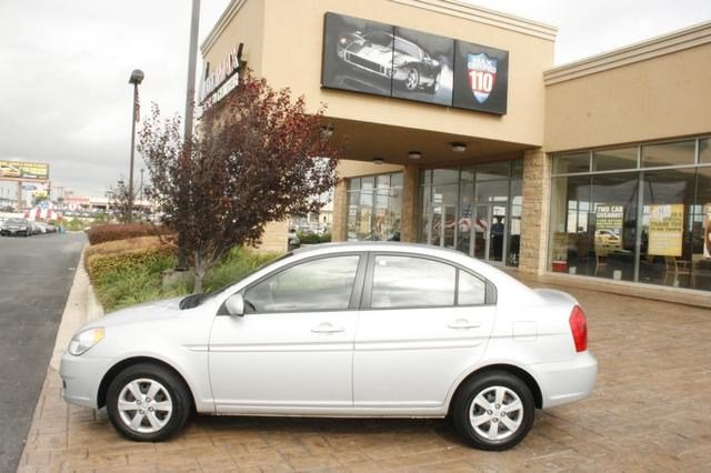 Hyundai Accent 2011 photo 2