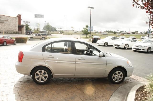 Hyundai Accent 2011 photo 3