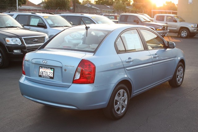 Hyundai Accent 2011 photo 1
