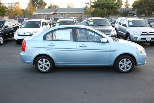 Hyundai Accent 2011 photo 2