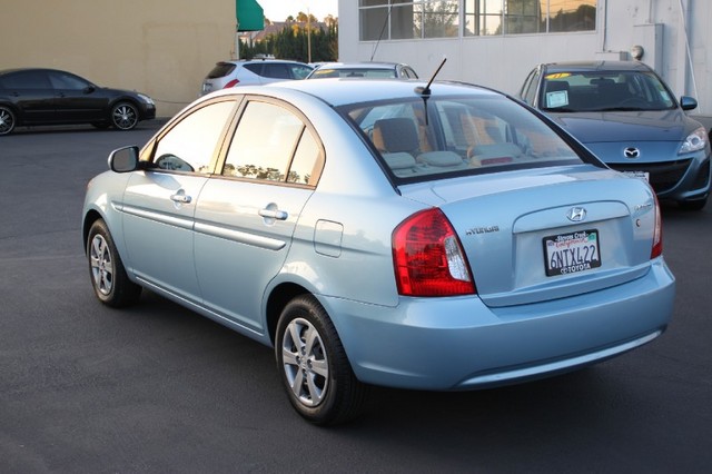 Hyundai Accent 2011 photo 4