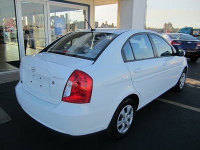 Hyundai Accent 2011 photo 2