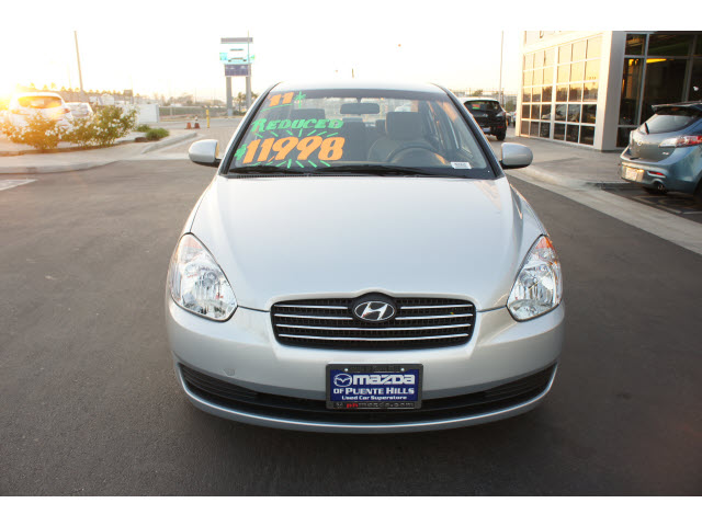 Hyundai Accent 2011 photo 3