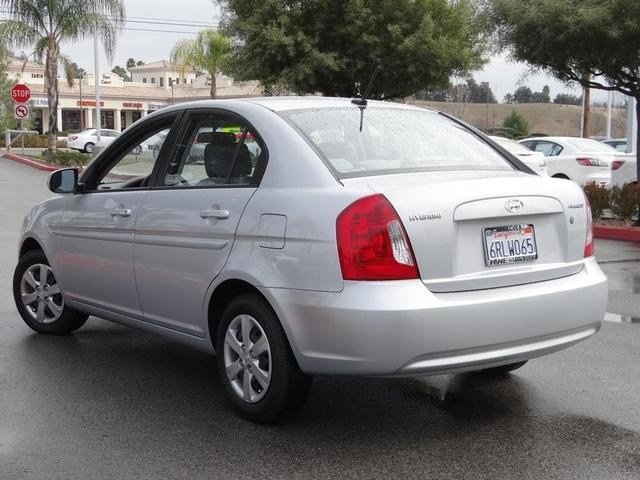 Hyundai Accent 2011 photo 4