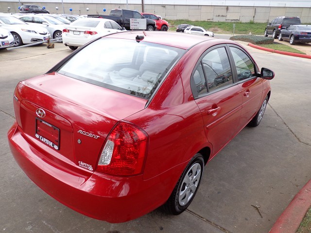 Hyundai Accent 2011 photo 1