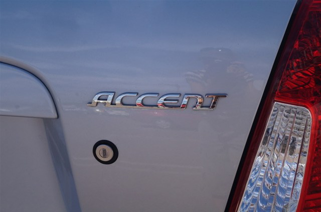 Hyundai Accent 2011 photo 3