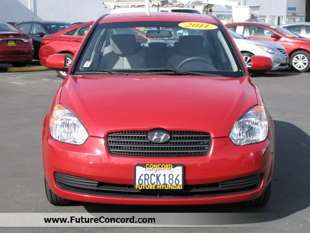 Hyundai Accent 2011 photo 2