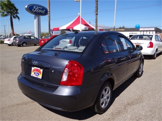 Hyundai Accent 2011 photo 2