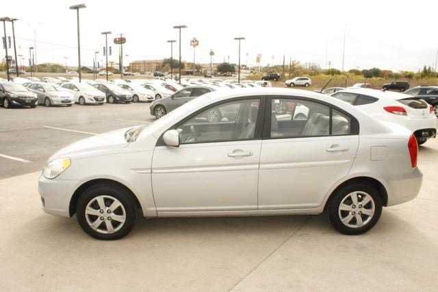 Hyundai Accent 2011 photo 3