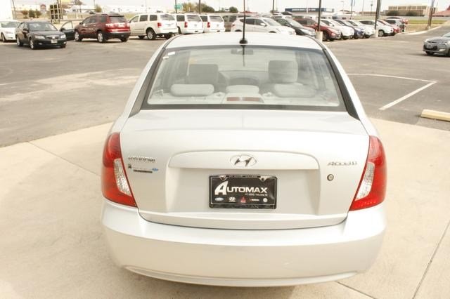 Hyundai Accent 2011 photo 5