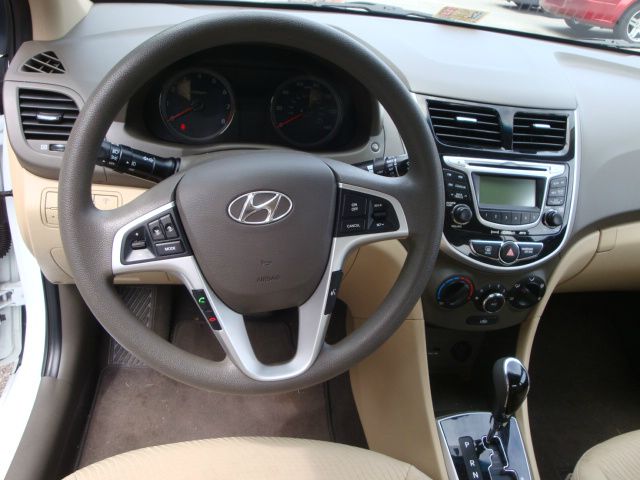 Hyundai Accent 2012 photo 3