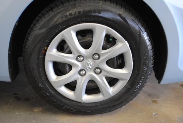 Hyundai Accent 2012 photo 4