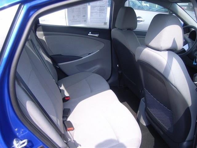 Hyundai Accent 2012 photo 1