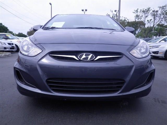 Hyundai Accent 2012 photo 1