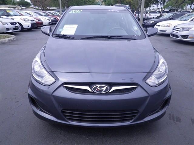 Hyundai Accent 2012 photo 3