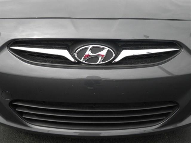 Hyundai Accent 2012 photo 4