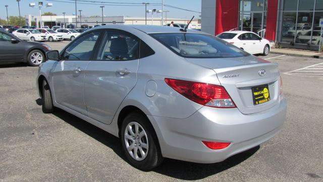 Hyundai Accent 2012 photo 1