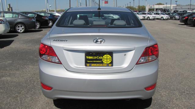 Hyundai Accent 2012 photo 5