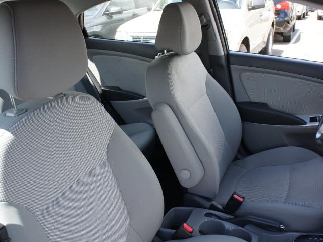 Hyundai Accent 2012 photo 3