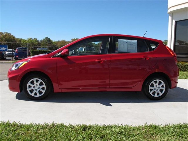 Hyundai Accent 2012 photo 1